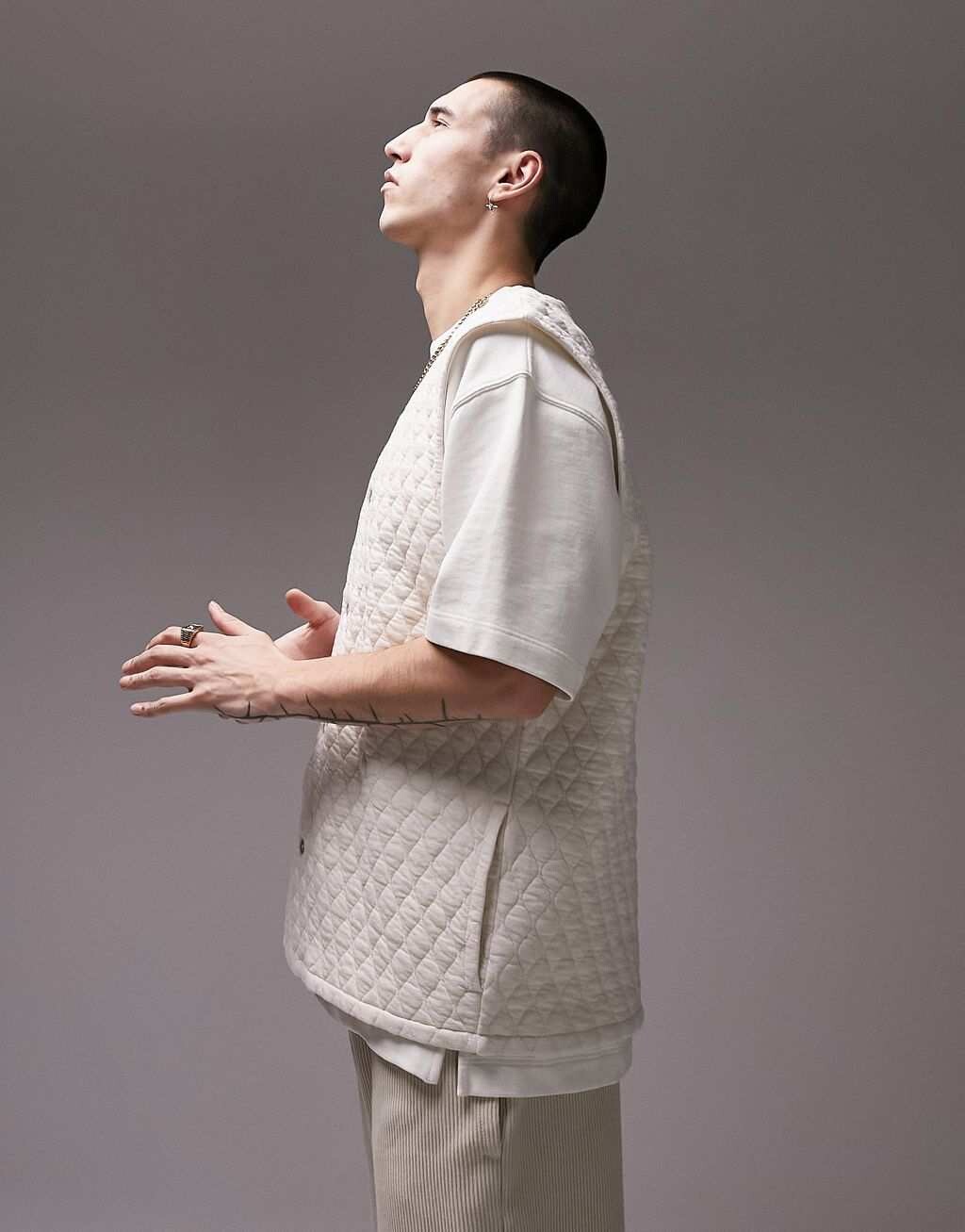 

Стеганый жилет оверсайз цвета экрю Topman
