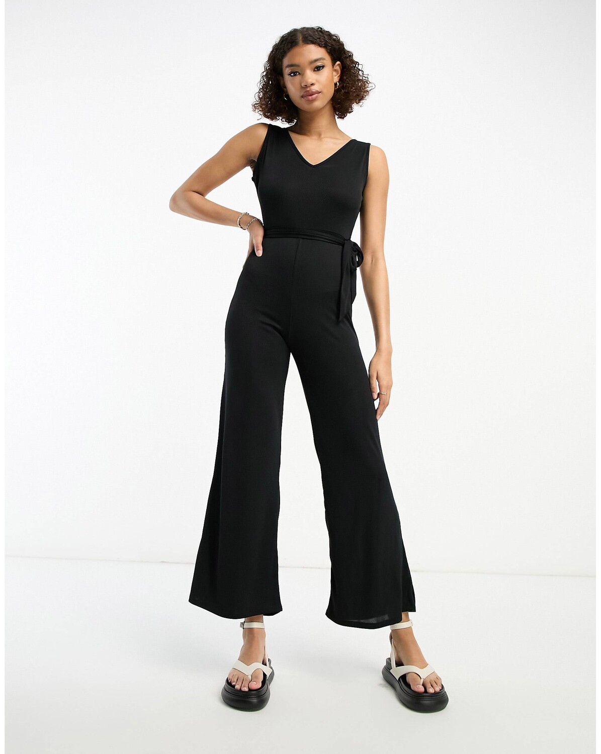 

Черный комбинезон с ремешками River Island