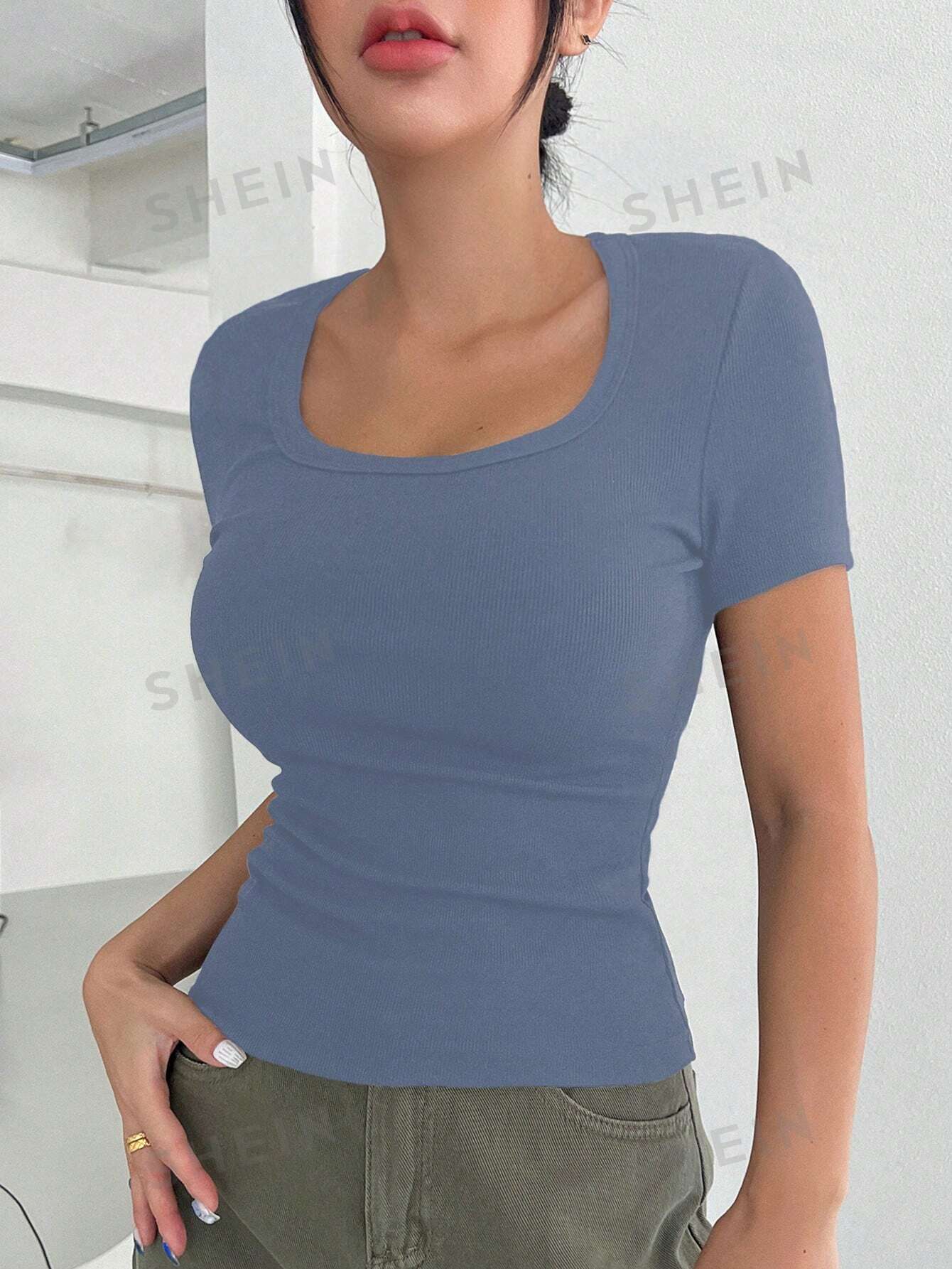 DAZY Однотонная облегающая футболка с круглым вырезом и короткими рукавами, пыльный синий цена и фото