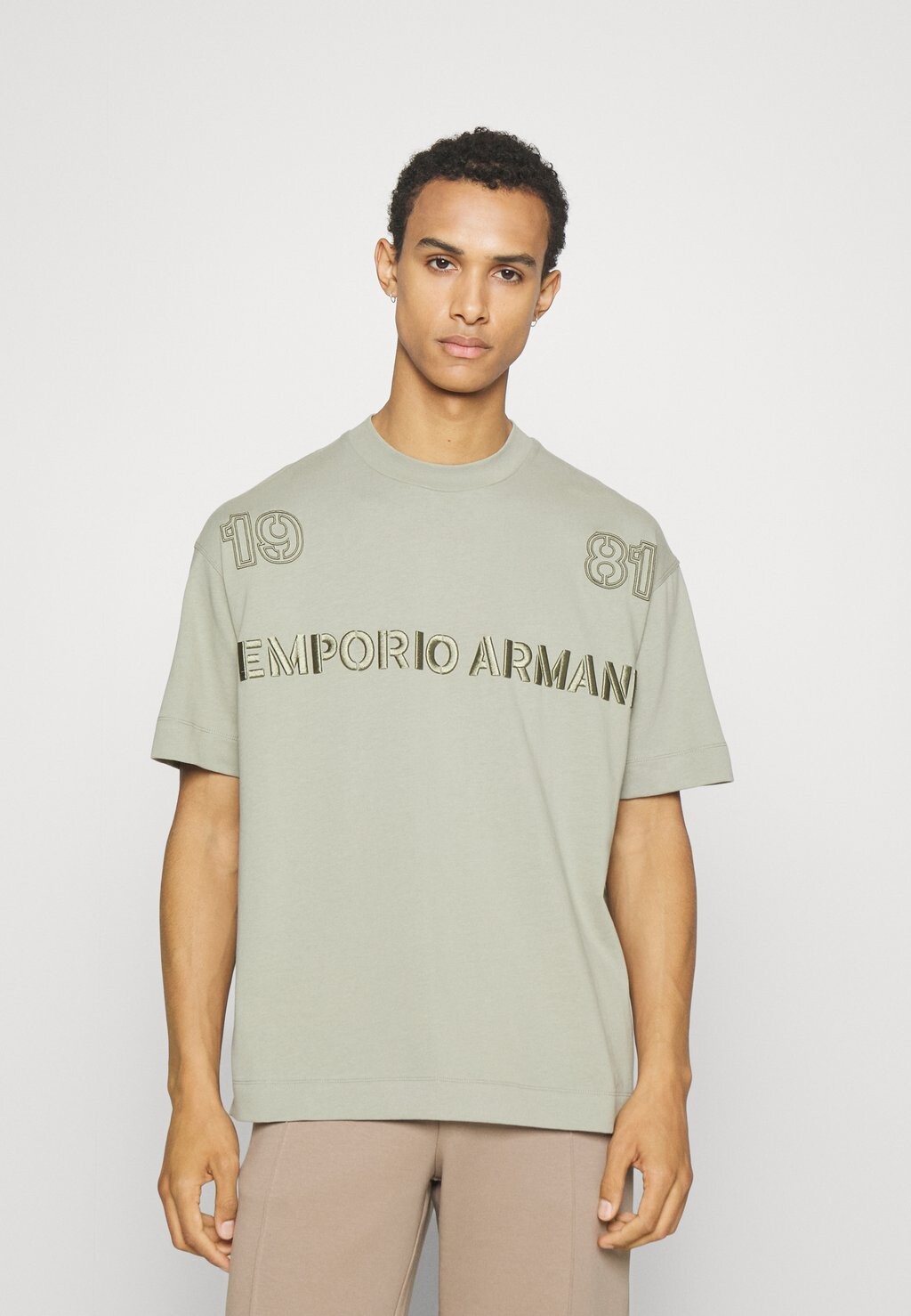 

Футболка с принтом Emporio Armani, серый