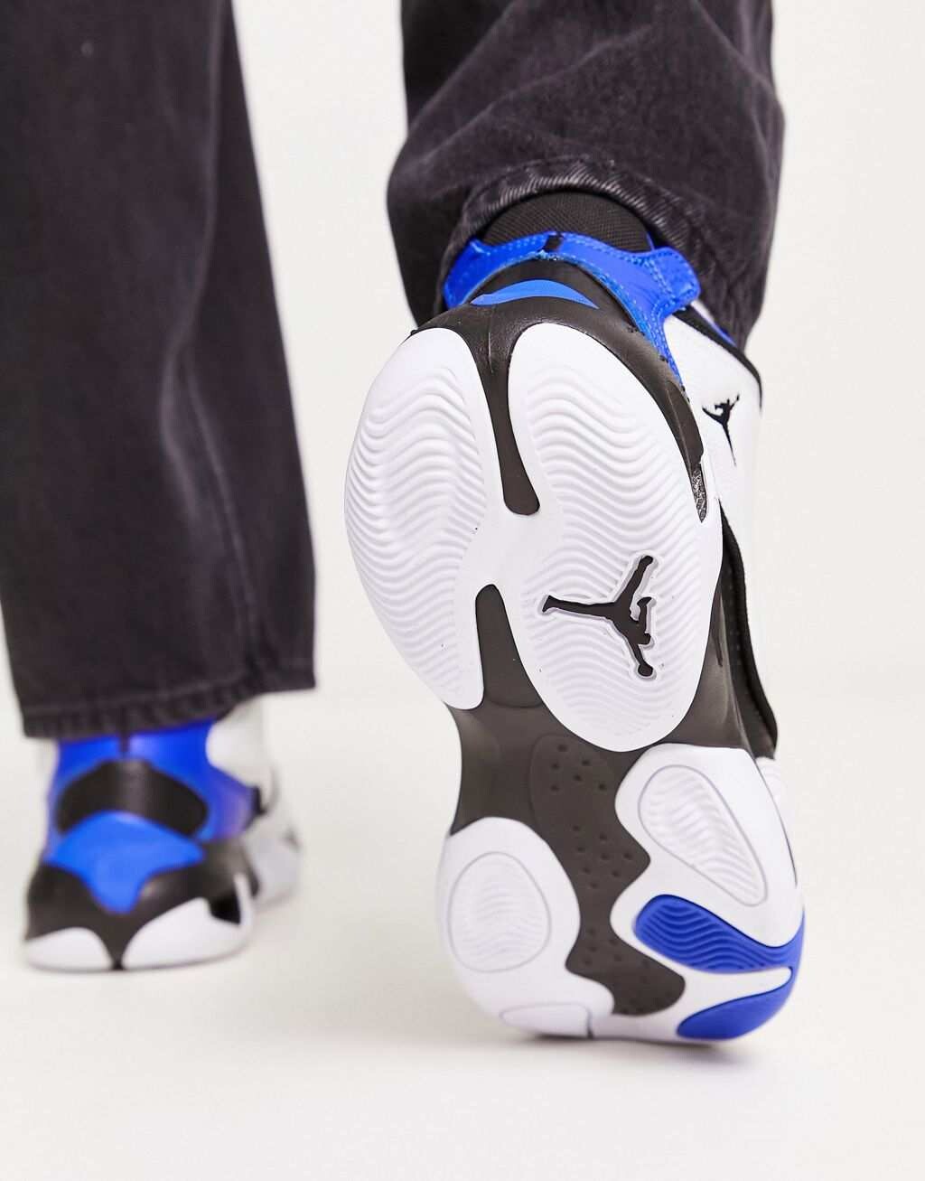 Бело-синие кроссовки Jordan Max Aura – заказать из-за рубежа в «CDEK ...
