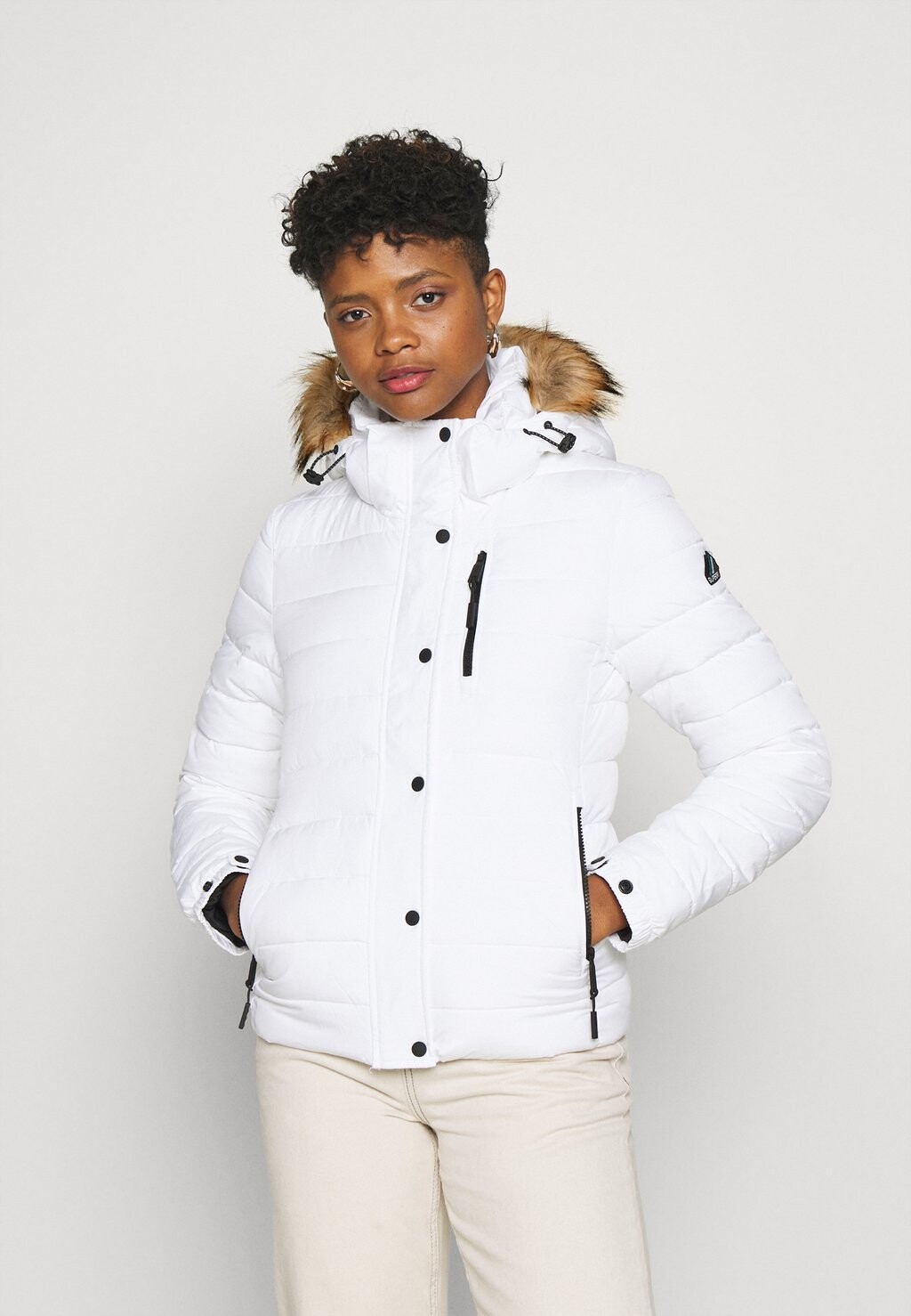 

Зимняя куртка Superdry, белый