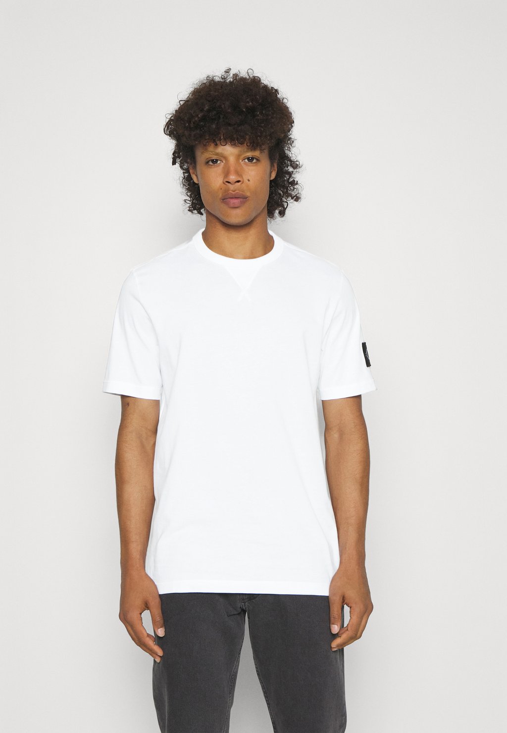 Футболка базовая BADGE REGULAR TEE Calvin Klein Jeans, цвет bright white