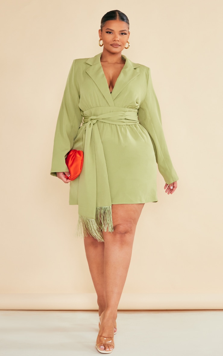 PrettyLittleThing Оливковое платье с поясом и кисточками спереди с запахом и запахом цена и фото