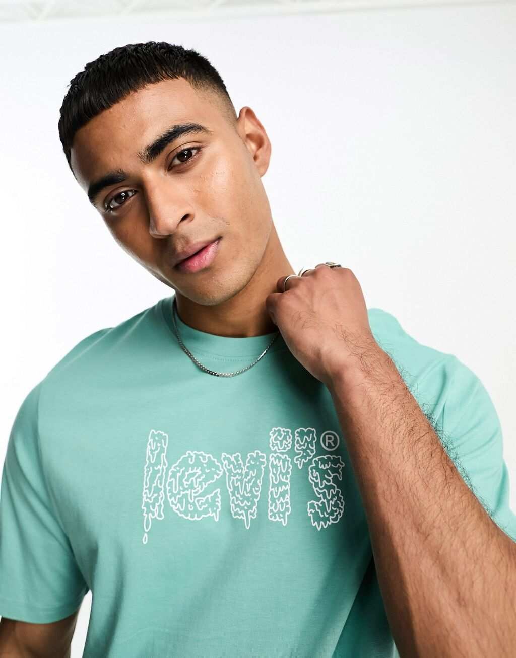 

Зеленая футболка Levi's с логотипом