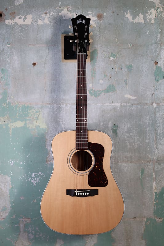 Акустическая гитара Guild D-40 Standard Dreadnought Acoustic Guitar with Deluxe Hardshell Case 2023 - Natural