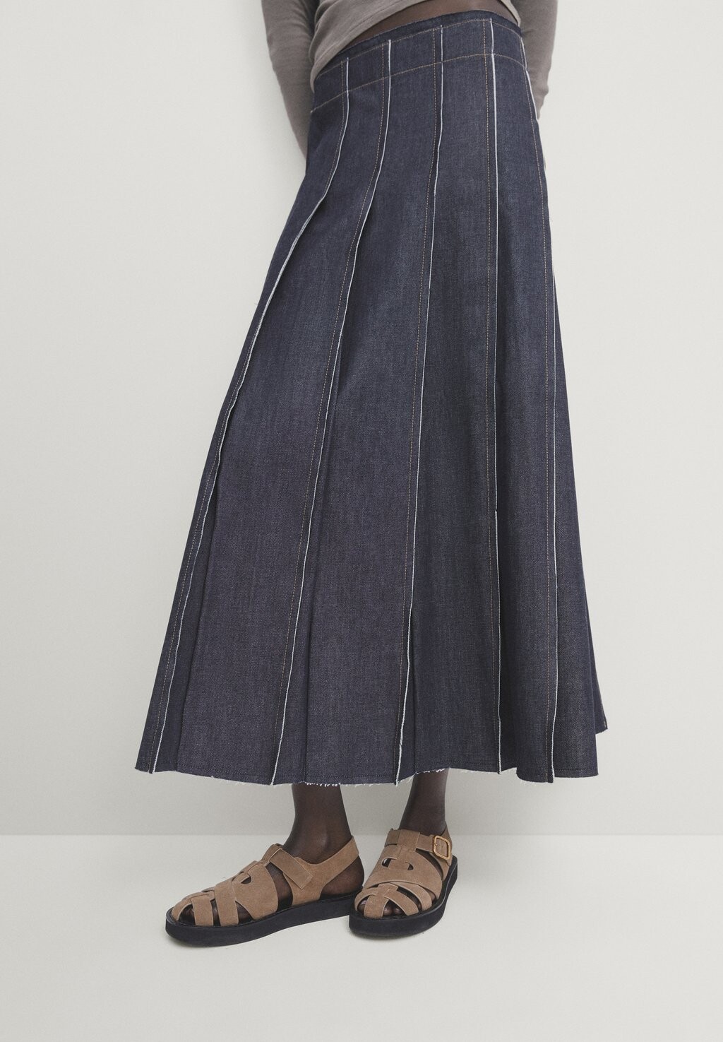 

Юбка А-силуэта MIDI WITH SEAMS AND FRAYED HEM Massimo Dutti, цвет mottled dark blue