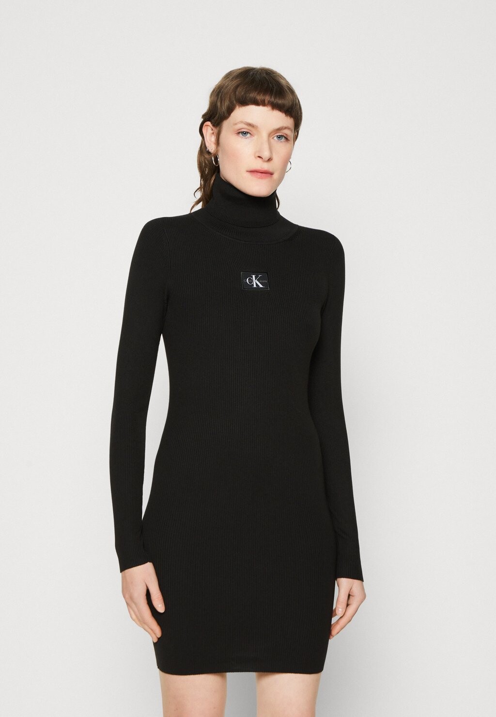 

Платье-футляр BADGE ROLL NECK Calvin Klein Jeans, черный
