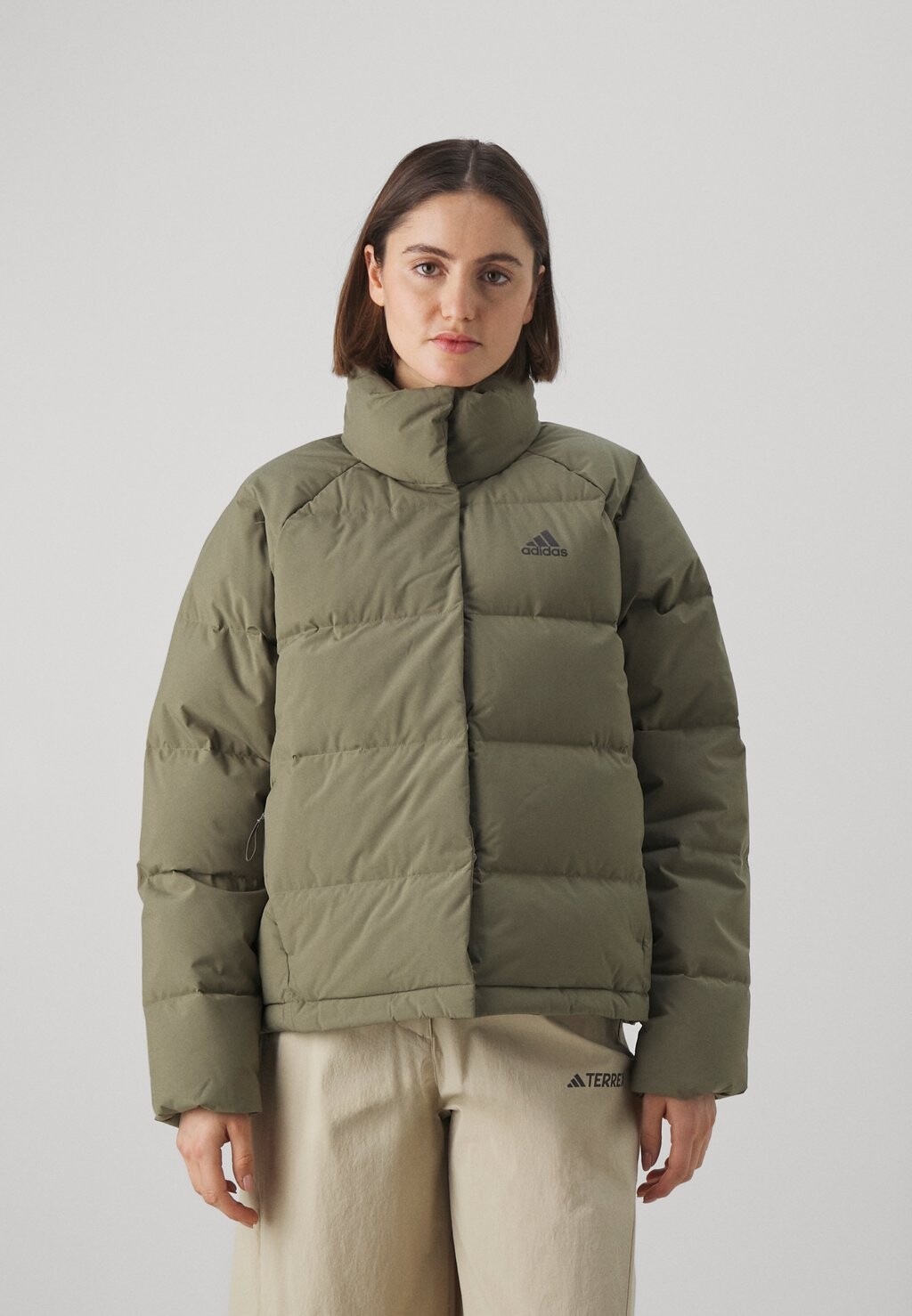 

Куртка adidas Sportswear HELIONIC, цвет olive strata