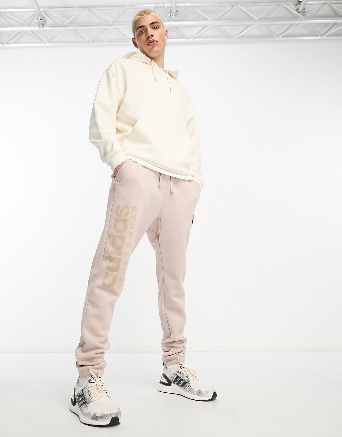 

Коричневые флисовые джоггеры adidas Sportswear Lounge adidas performance