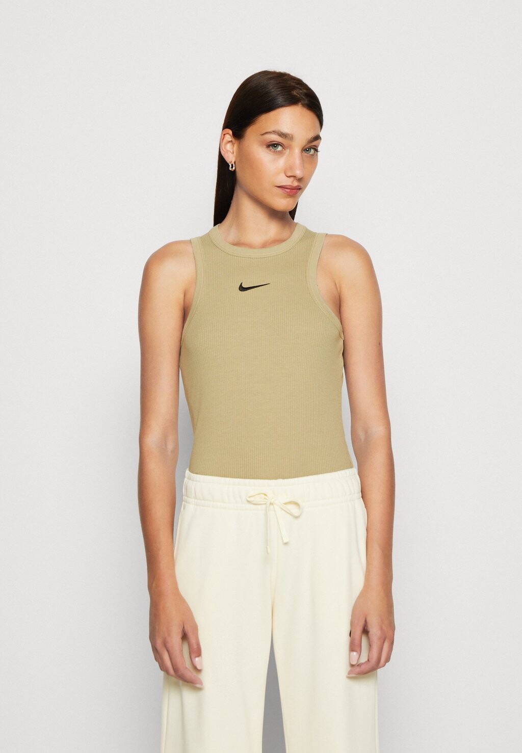 

Топ Nike