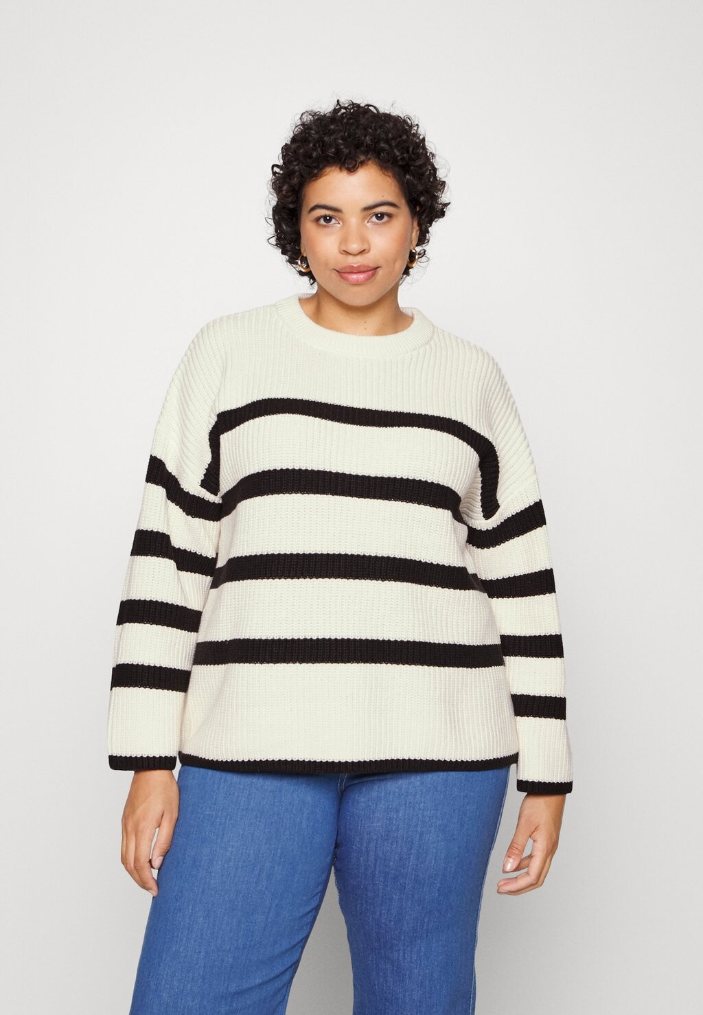 

Джемпер Selected Slfbloomie O Neck Plus Size, белый/черный, Черный;серый