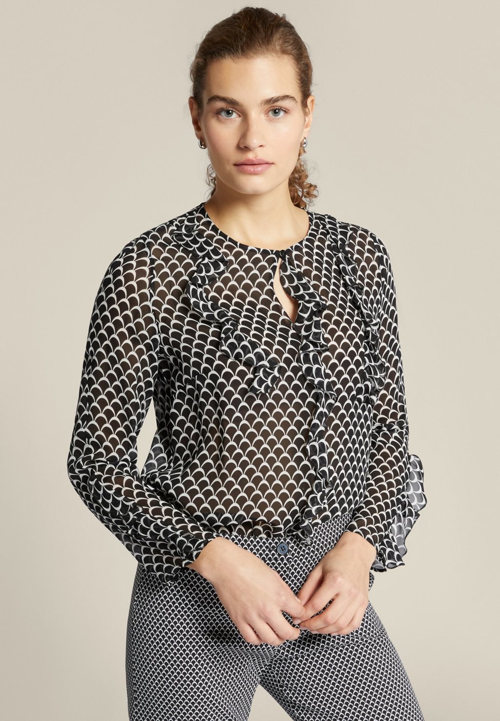 Блузка IN GEORGETTE Elena Mirò, черный цена и фото