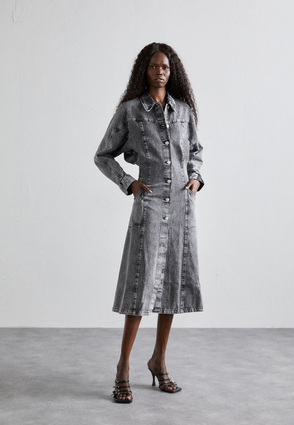 

Тренч Sousha Long Coat Holzweiler, цвет dark grey