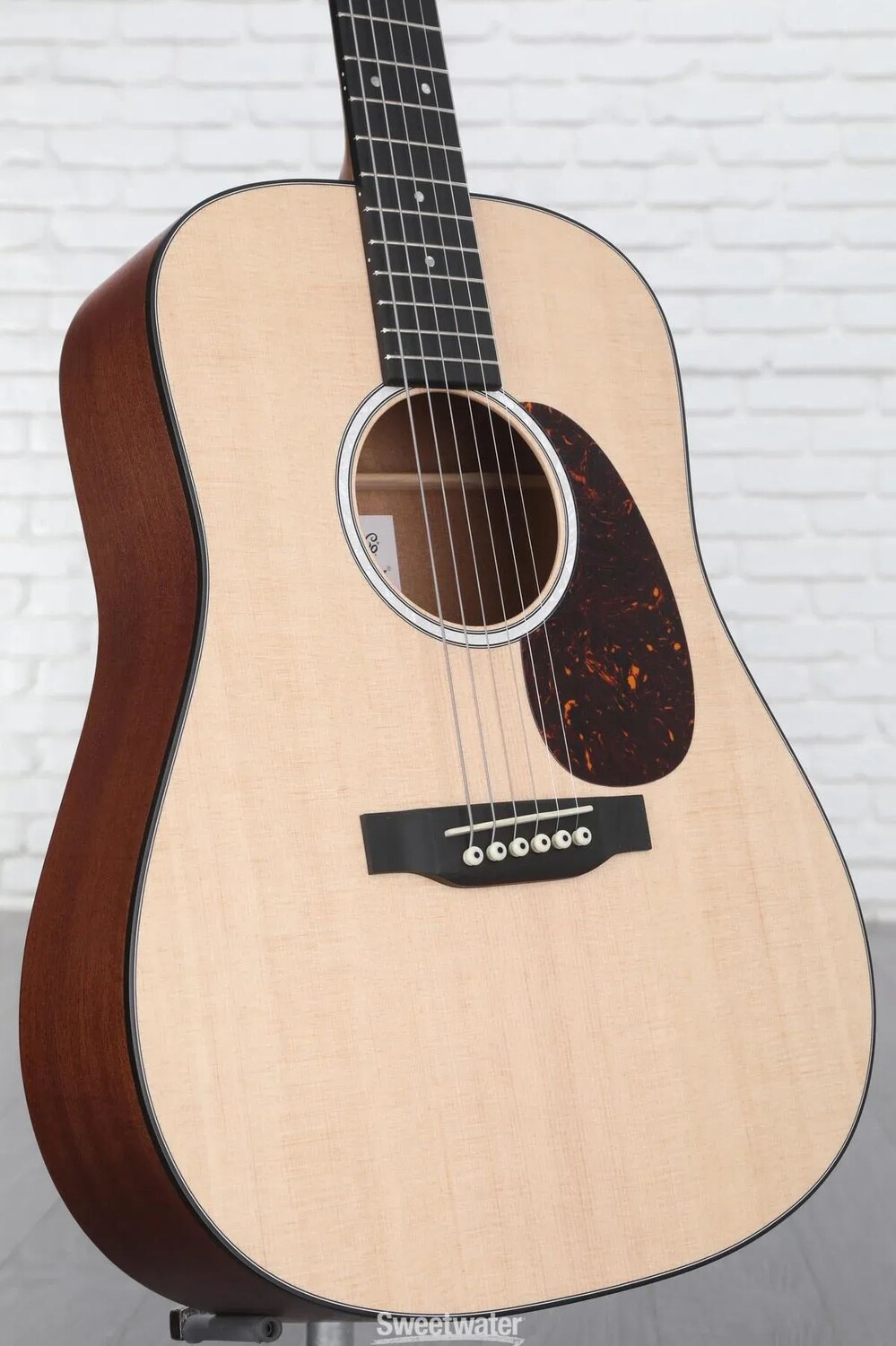 

Акустически-электрическая гитара Martin D Jr-10E - ель натуральная