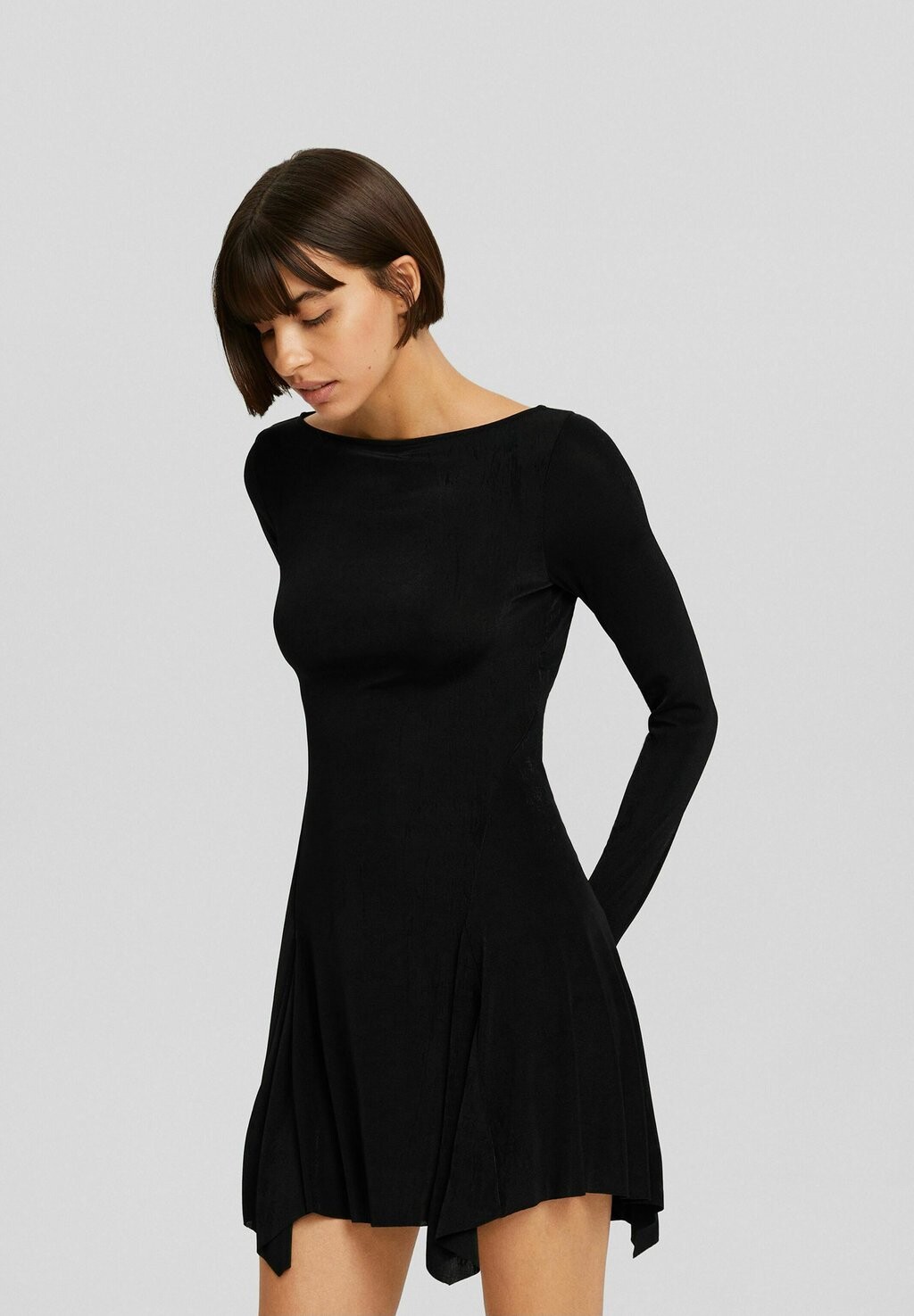 

Элегантное платье With An Open Back And Long Sleeves Mini Bershka, черный