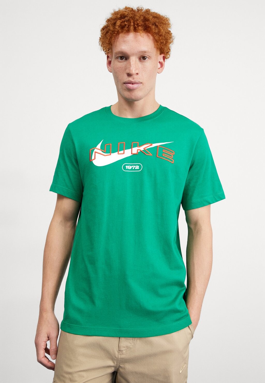 

Футболка с принтом TEE CLUB Nike Sportswear, цвет malachite