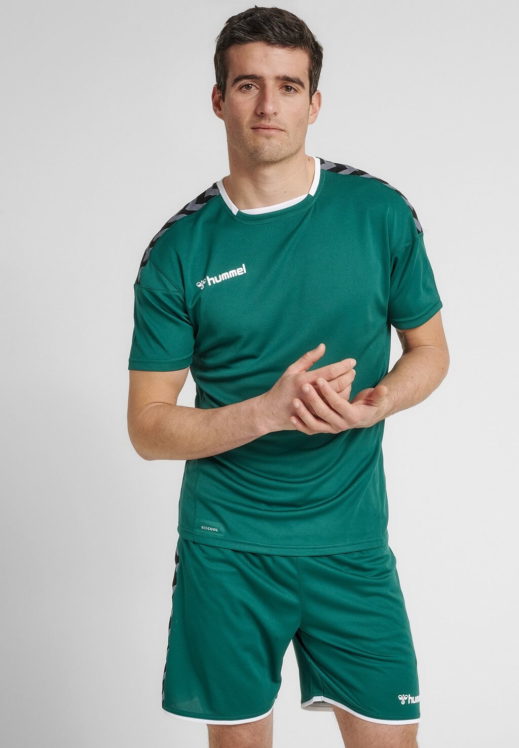 

Футболка с принтом Hummel, зеленый