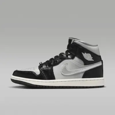 

Кроссовки Jordan Air 1 Mid SE, цвет Black/Light Smoke Grey/Sail/Metallic Silver
