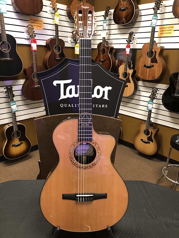 Акустическая гитара Taylor Jason Mraz Signature Western Red Cedar Top, Indian Rosewood Back & Sides with Hardshell Case 2023 - Natural jason mraz lalalalovesongs