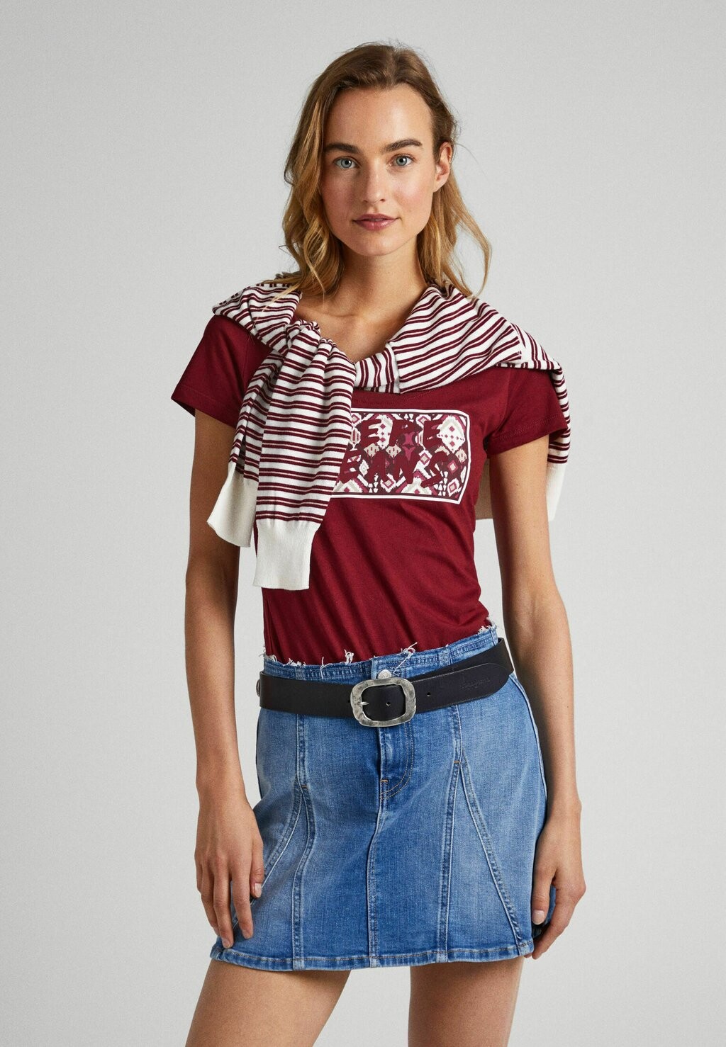 

Футболка с принтом Brandi Pepe Jeans, цвет burgundy red