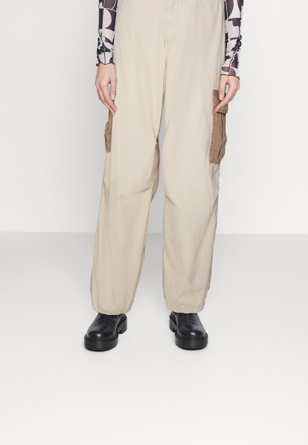 

Брюки карго BDG Urban Outfitters, бежевый
