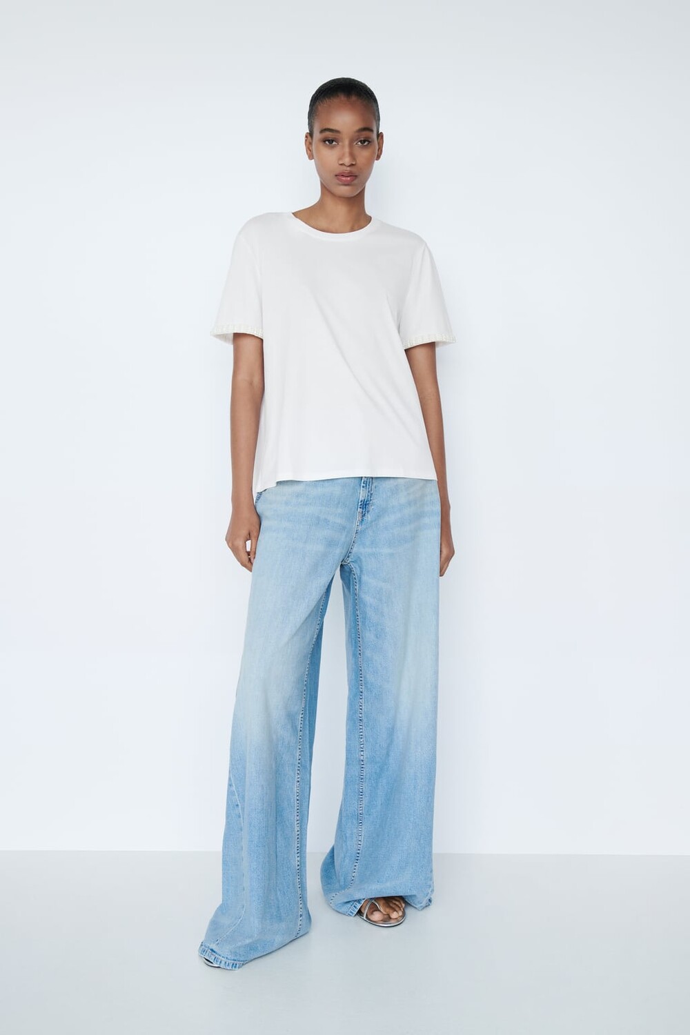 

Хлопковая футболка с искусственным жемчугом ZARA, белый