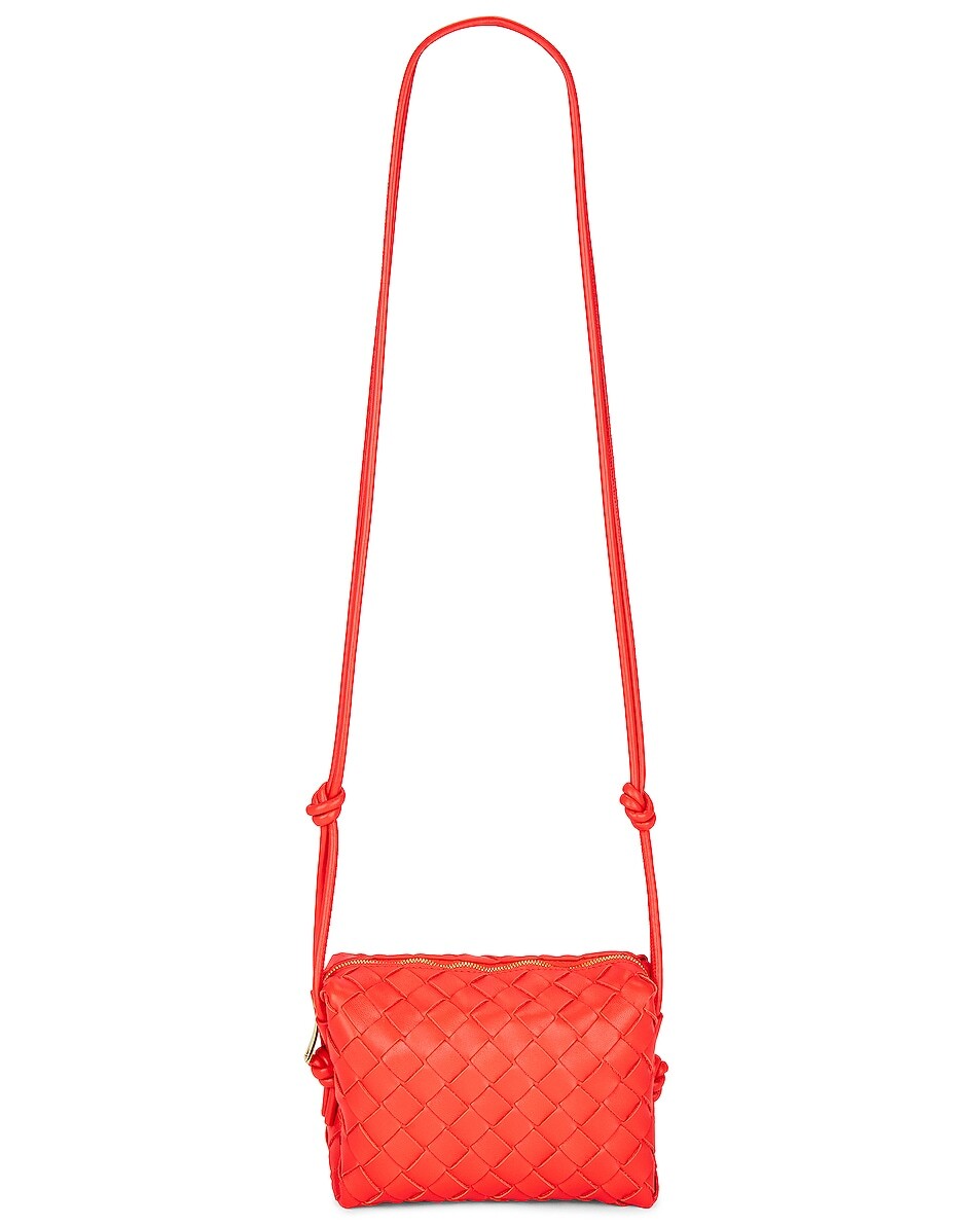 

Сумка кросс-боди Bottega Veneta Mini Loop Shoulder, цвет Sunburst & Gold