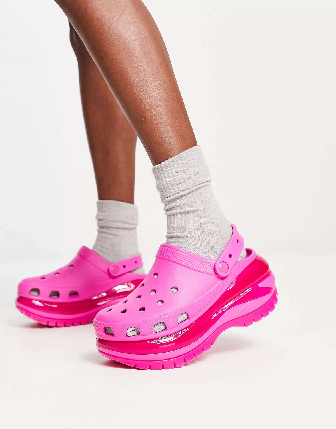 

Сабо Crocs Mega Crush в соке