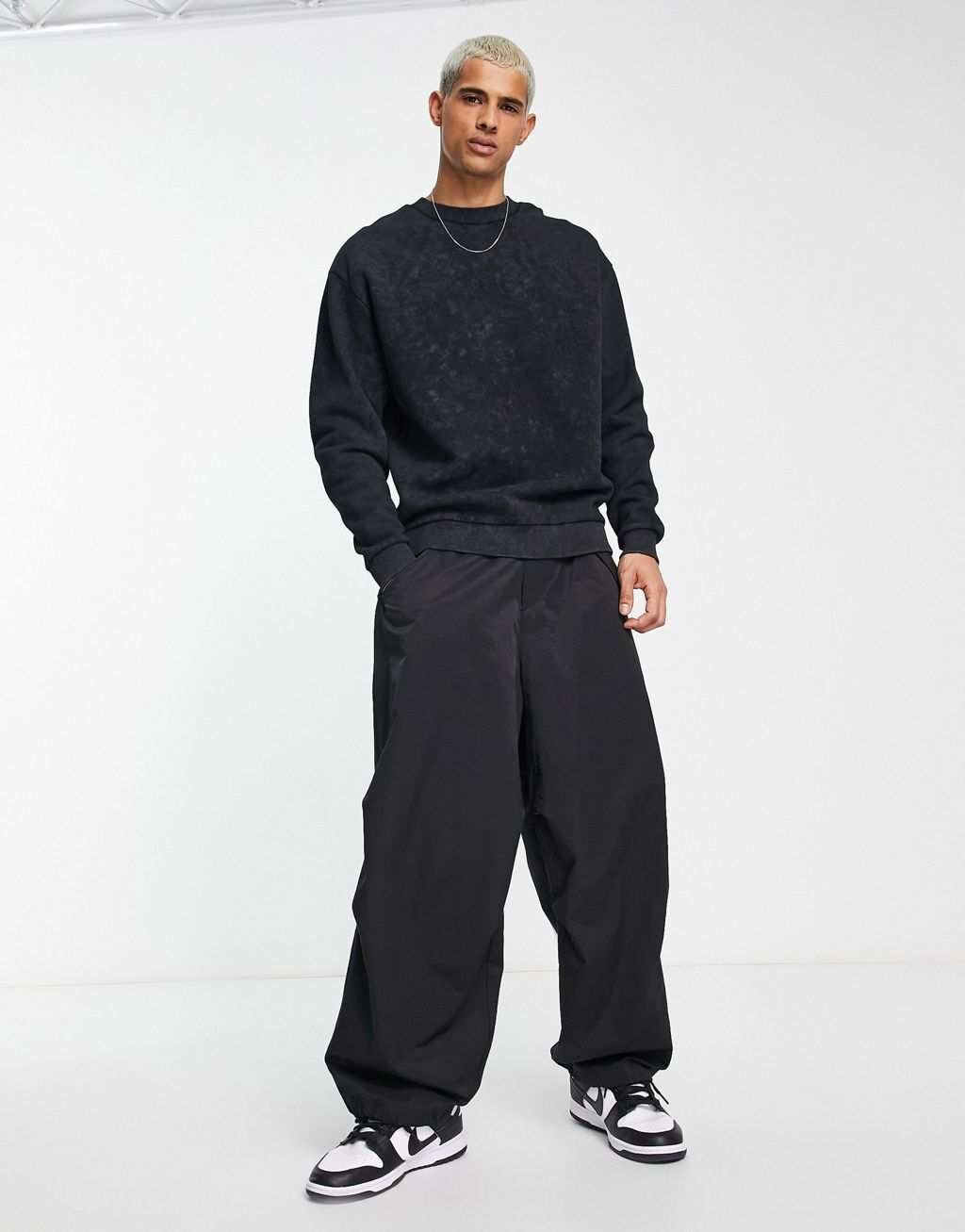 

Черный свитшот оверсайз ASOS DESIGN