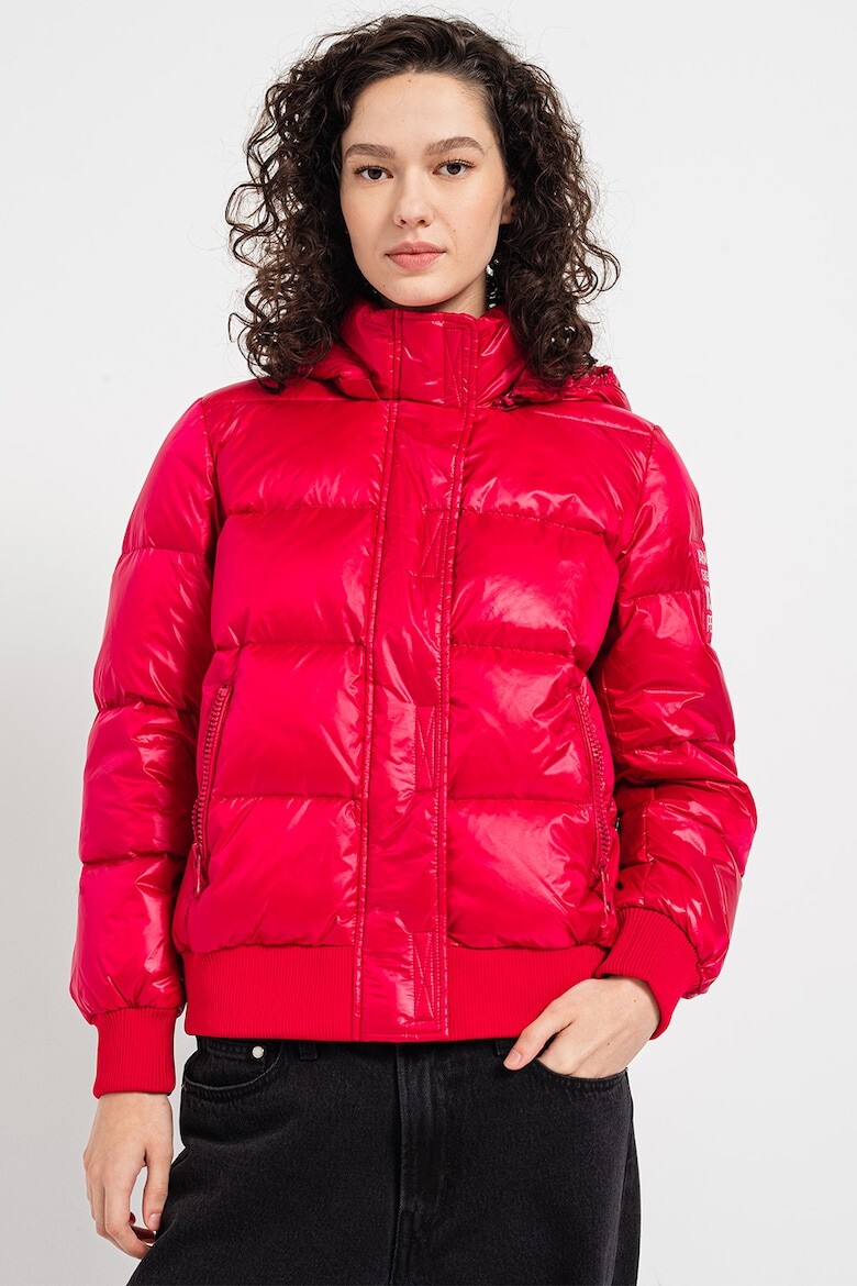 

Зимняя куртка с капюшоном и пухом Armani Exchange, фуксия