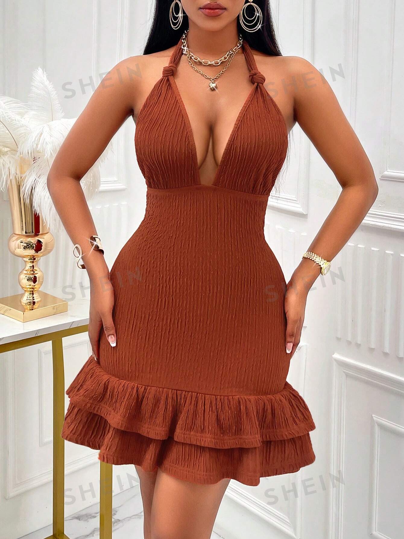 SHEIN Платье Slayr с оборками и глубоким вырезом и бретельками (случайный узор), коричневый