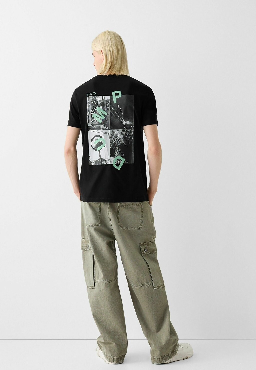 

Футболка с принтом Short Sleeve Bershka, черный