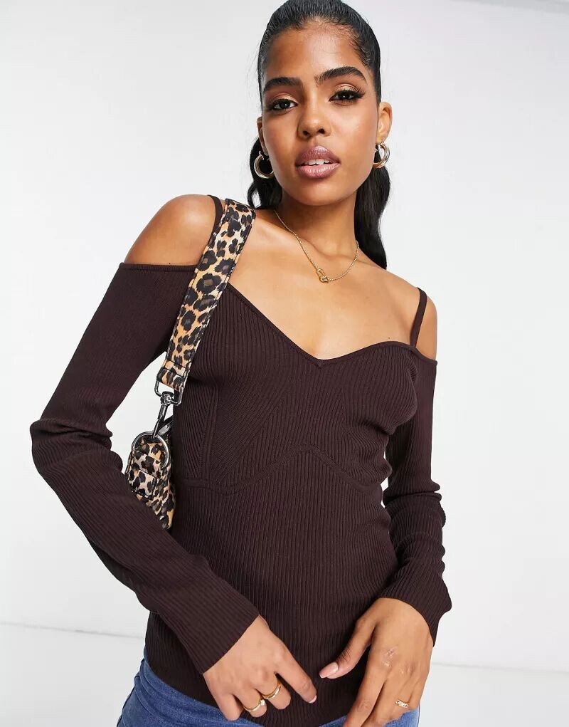 

Коричневый вязаный топ с открытыми плечами и корсетом ASOS