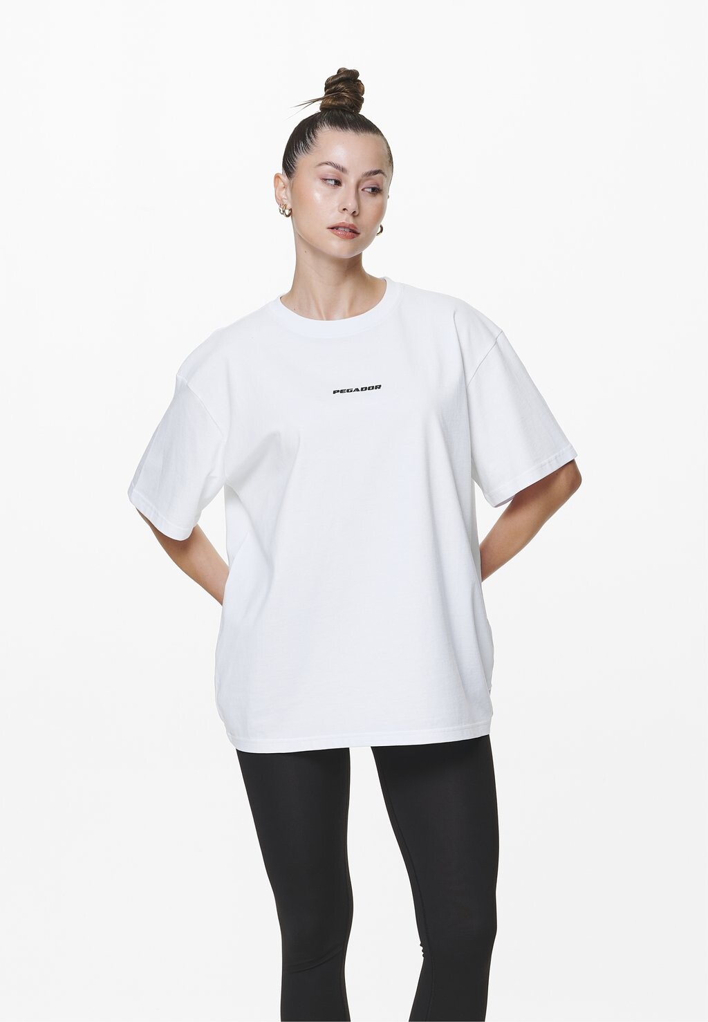 

Базовая футболка BEVERLY LOGO OVERSIZED TEE Pegador, цвет white