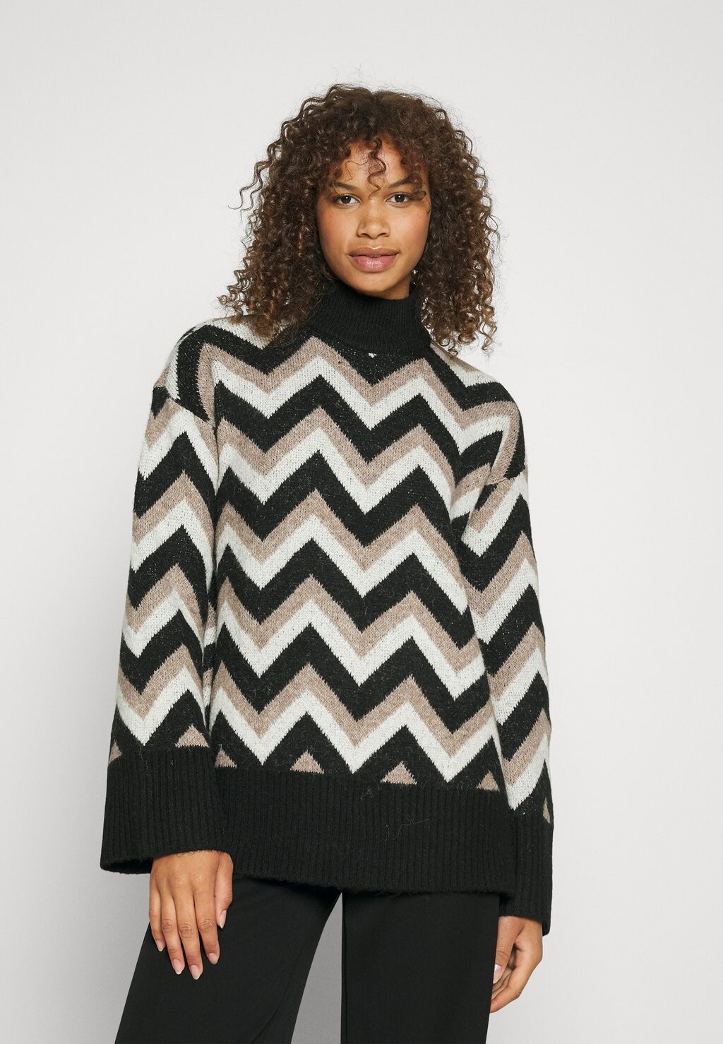 

Свитшот Vero Moda KALINA HIGH NECK LONG, черный/коричневый/берёза