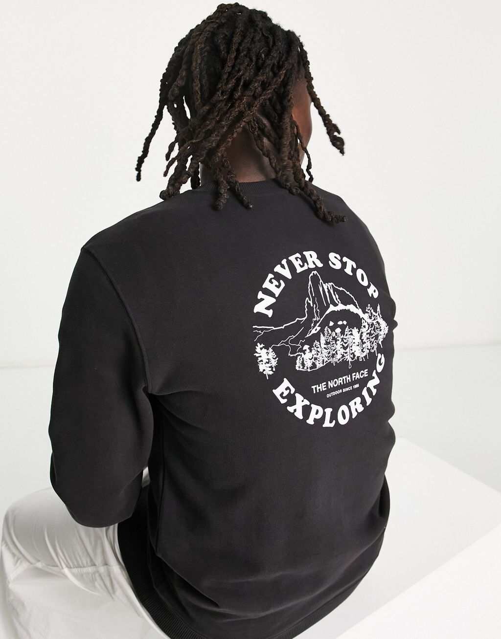 

Черный свитшот с принтом на спине The North Face Exploring Circle эксклюзивно на ASOS