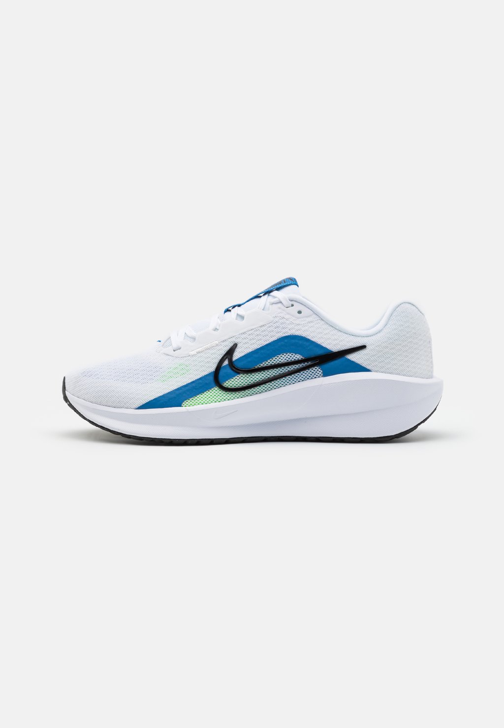 Нейтральные кроссовки DOWNSHIFTER 13 Nike, цвет white/black/star blue/green strike/light armoy blue/platinum tint цена и фото