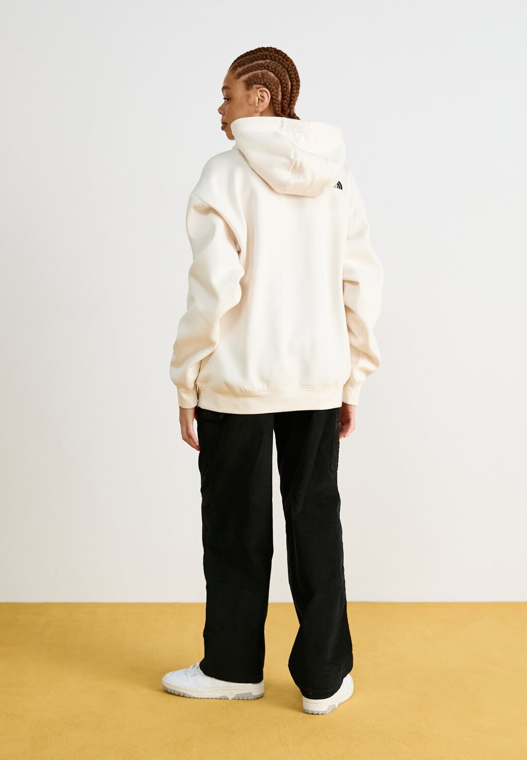 

Толстовка ESSENTIAL HOODIE The North Face, кремовый