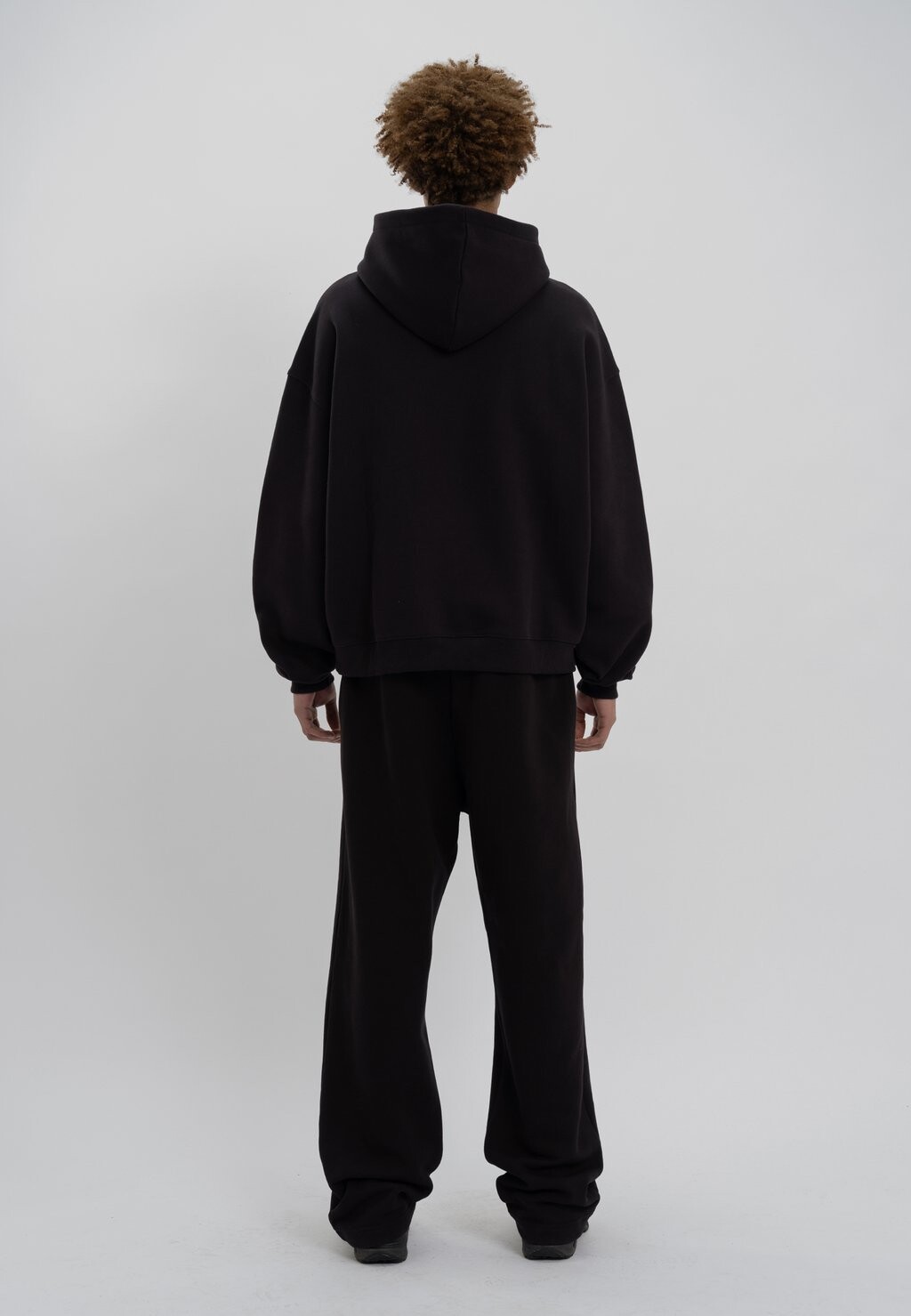 

Спортивные брюки BASIC LOGO JOGGER LOW LIGHTS STUDIOS®, черный