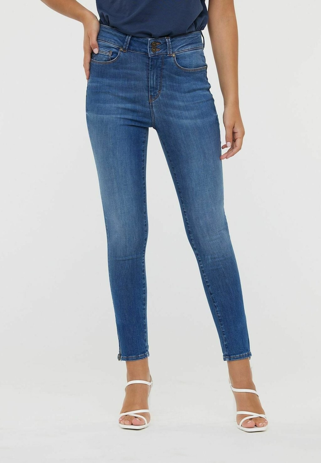 

Джинсы облегающего кроя Lee Cooper