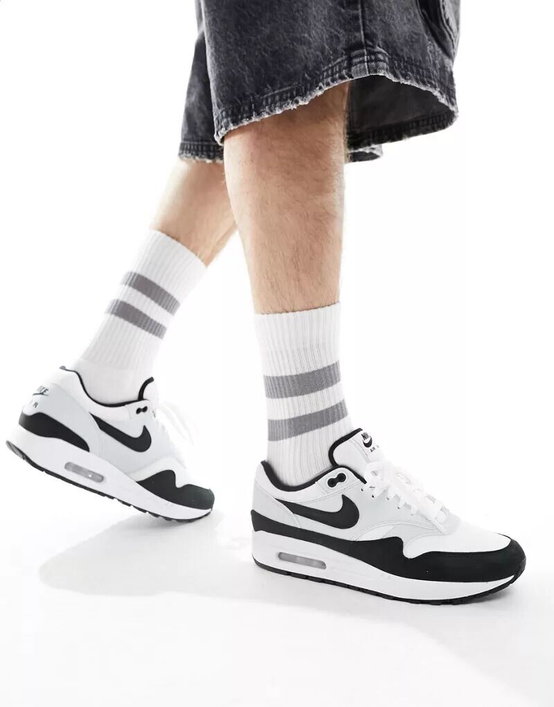 

Бело-черные кроссовки Nike Air Max 1