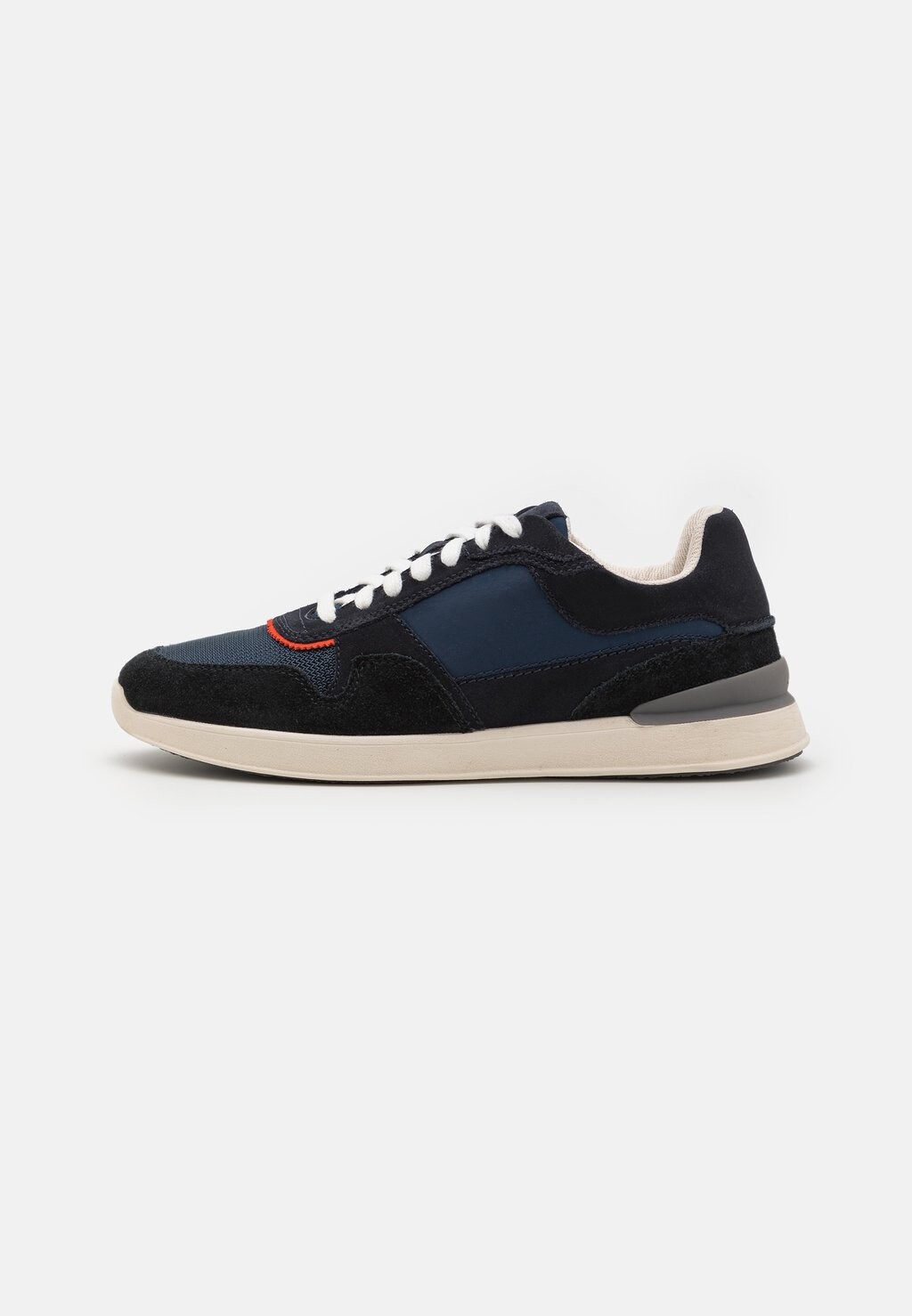 

Кроссовки Clarks