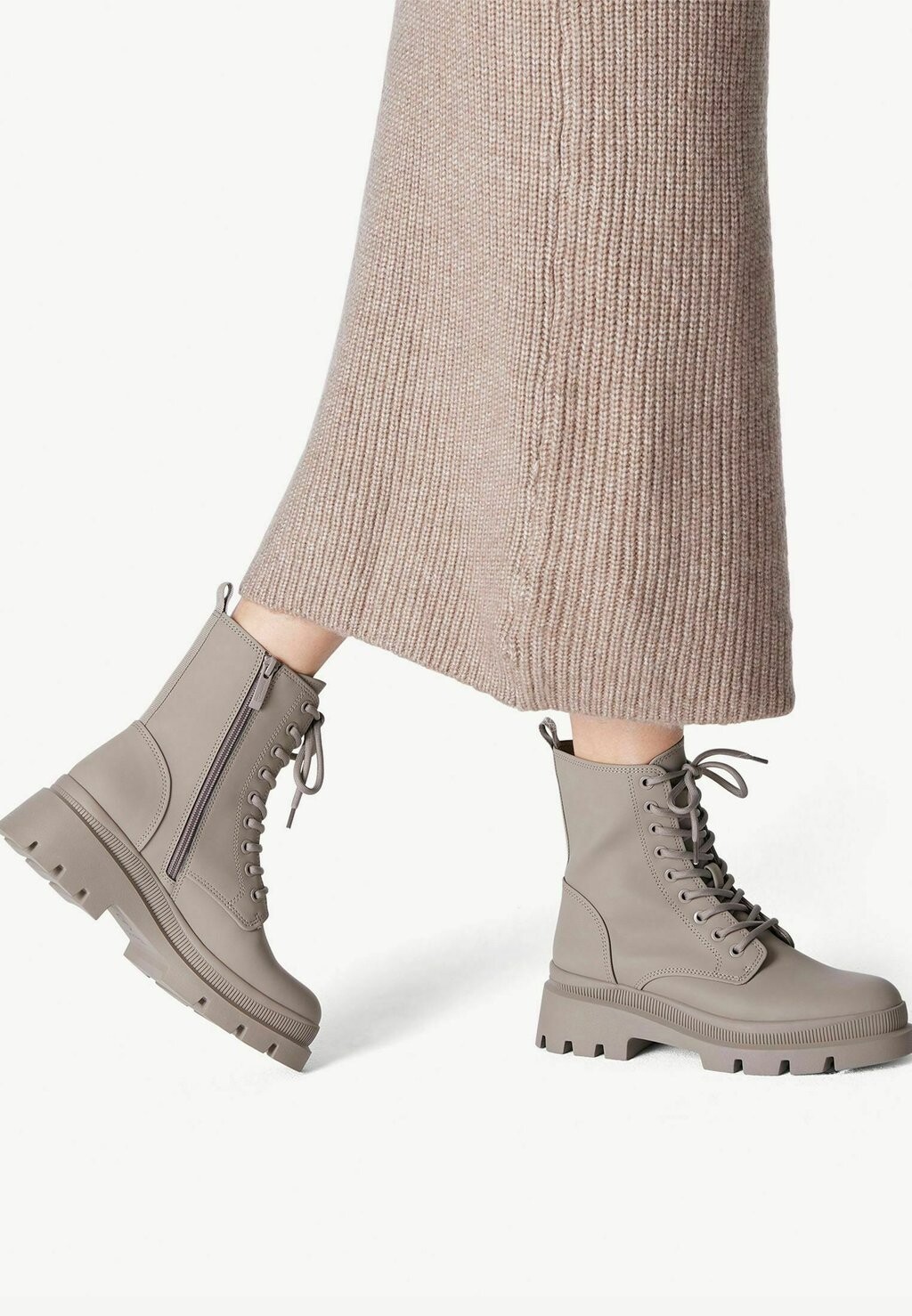 

Ботинки со шнурками Tamaris, цвет taupe