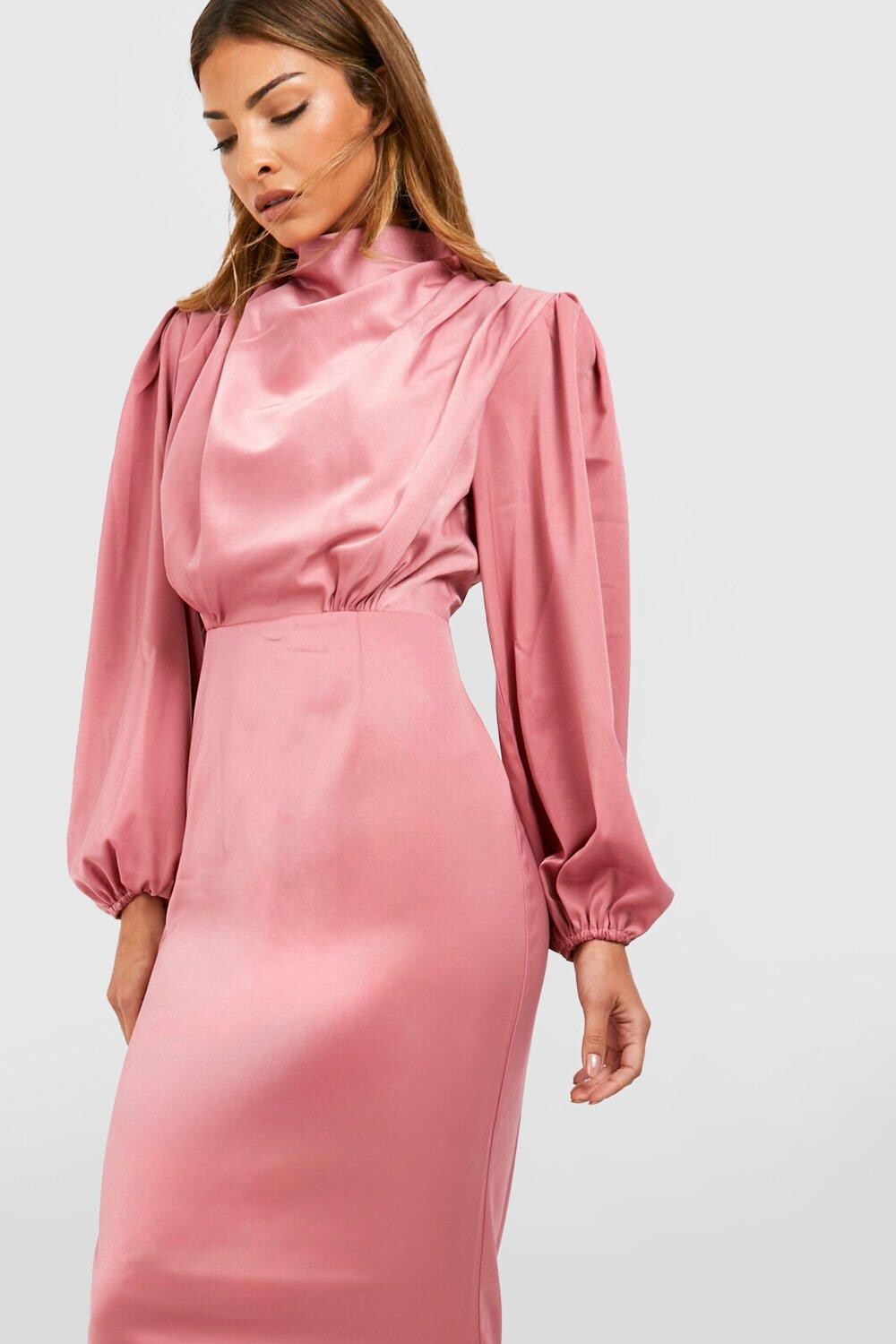 

Атласное платье макси с вырезом-хомутом и разрезом boohoo, розовый
