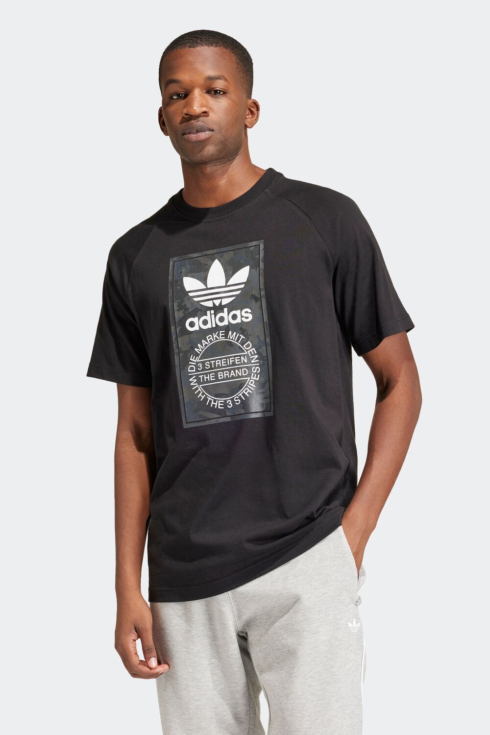 

Футболка с камуфляжным язычком Adidas Originals, черный