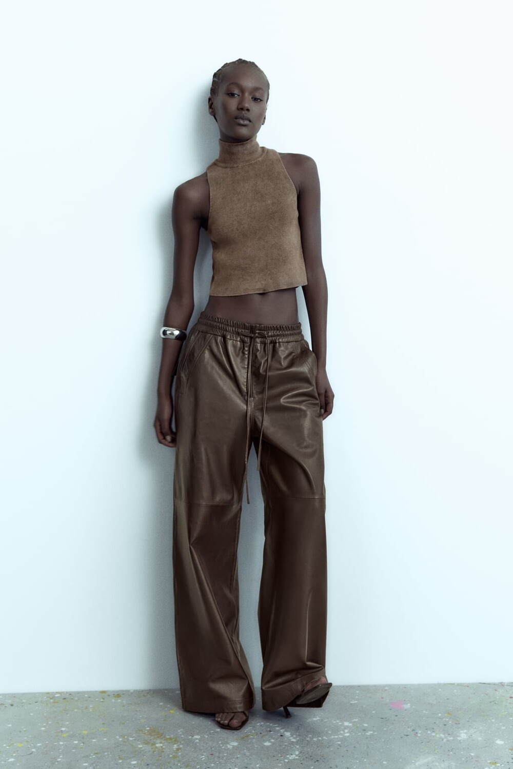 

Трикотажный укороченный топ кислотной стирки ZARA, черный