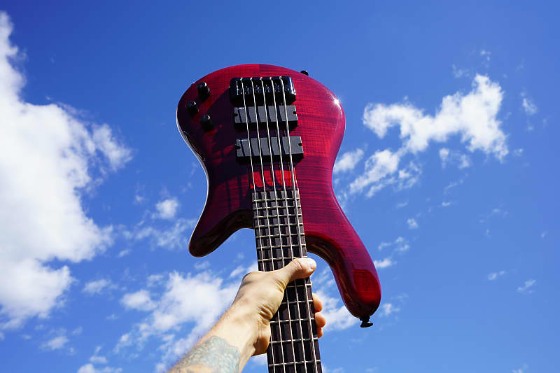 Басс гитара Spector Bantam-5 Black Cherry Gloss 32 inch 5-String Bass Guitar w/ Gig Bag