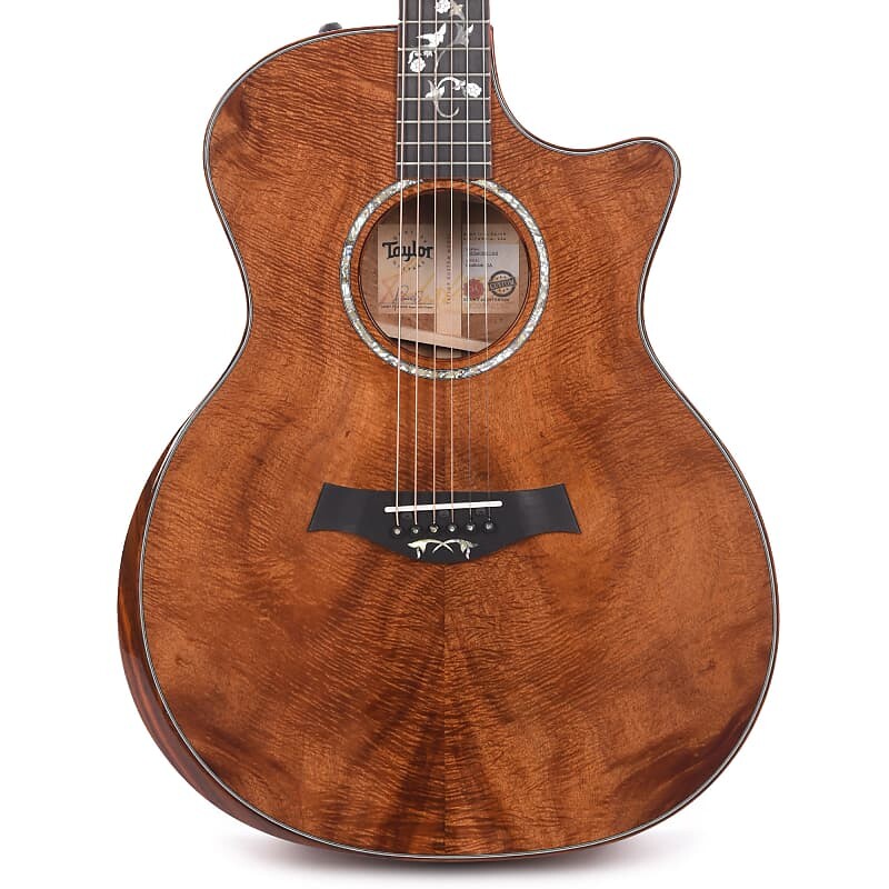 

Taylor Custom Grand Auditorium Master Grade Koa Natural Stain с переплетом Cocobolo и инкрустацией Cindy (серийный номер 1209082162)