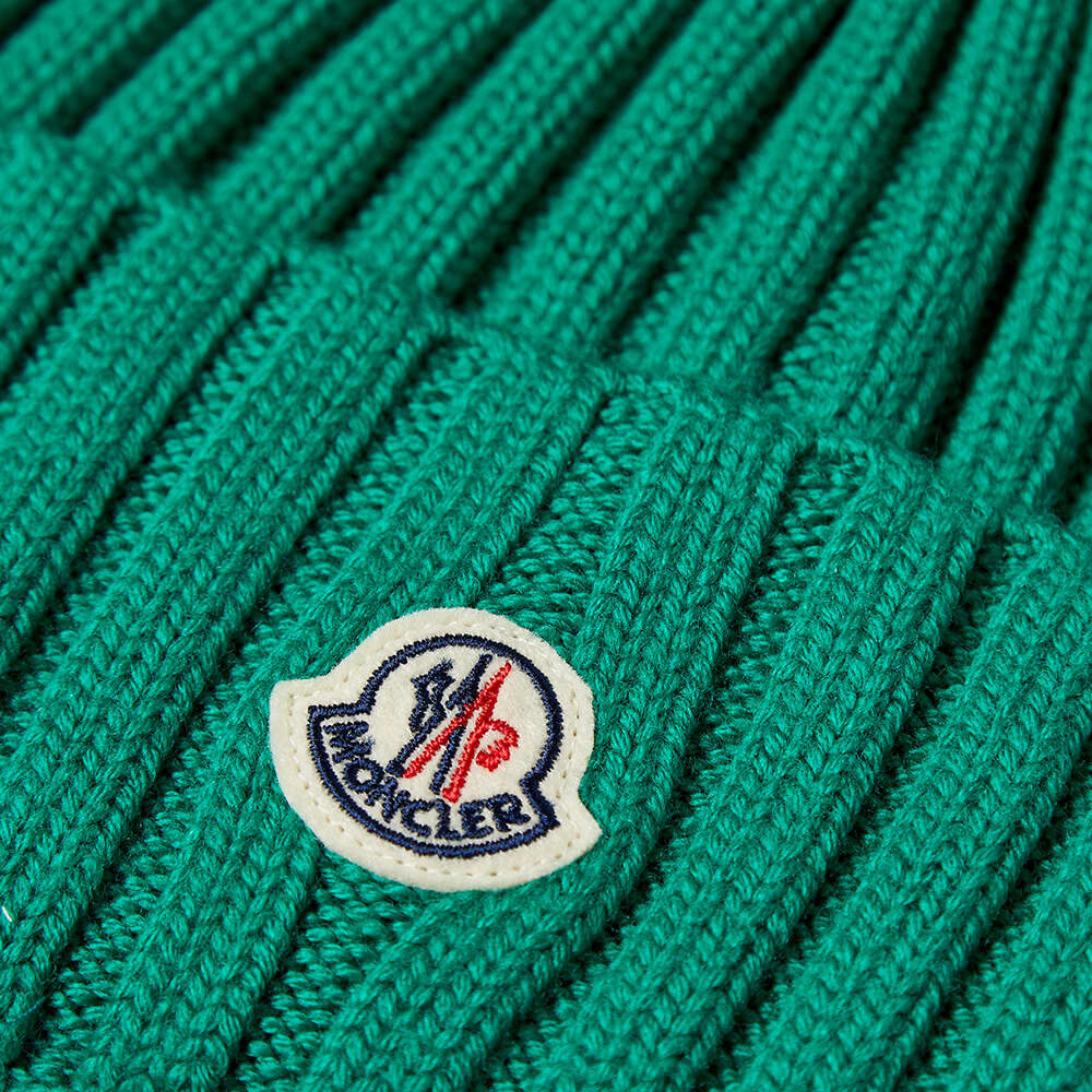 

шапка-боббл с логотипом Moncler